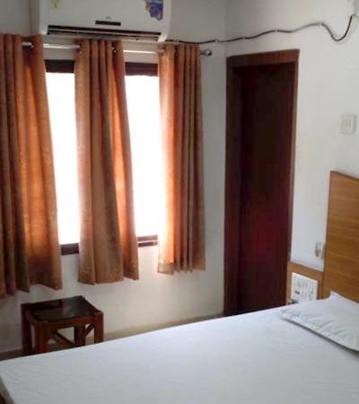 Hotel Neelam Lodge Bhilai Экстерьер фото